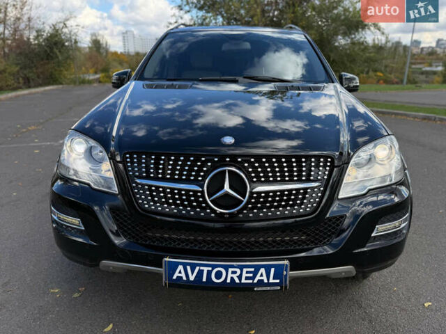 Черный Мерседес М-Класс, объемом двигателя 3.5 л и пробегом 225 тыс. км за 14000 $, фото 1 на Automoto.ua