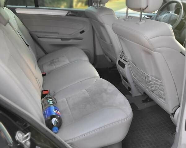 Мерседес М-Клас 2010 у Черкасах на Automoto.ua Чорний Мерседес М-Клас, об'ємом двигуна 2.99 л та пробігом 165 тис. км за 17200 $, фото 9 на Automoto.ua