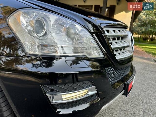 Черный Мерседес М-Класс, объемом двигателя 2.99 л и пробегом 240 тыс. км за 16600 $, фото 24 на Automoto.ua