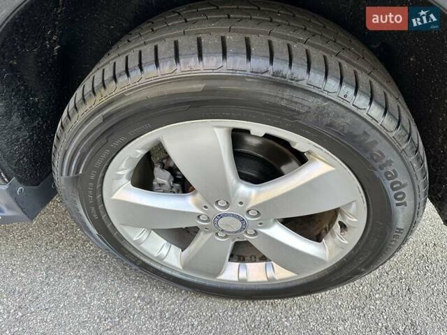 Черный Мерседес М-Класс, объемом двигателя 2.99 л и пробегом 240 тыс. км за 16600 $, фото 12 на Automoto.ua