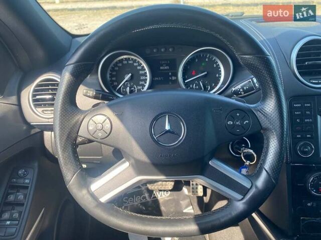 Черный Мерседес М-Класс, объемом двигателя 3.72 л и пробегом 80 тыс. км за 17999 $, фото 12 на Automoto.ua