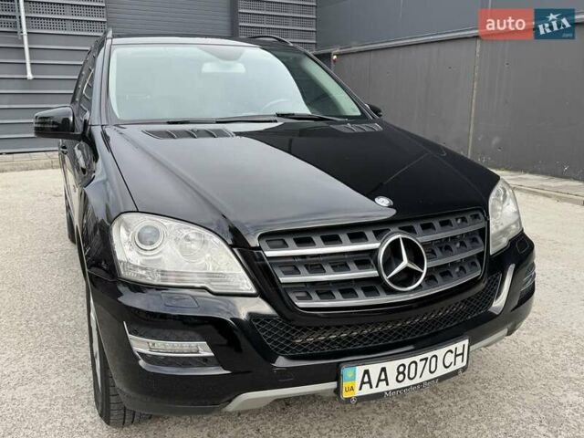 Чорний Мерседес М-Клас, об'ємом двигуна 3 л та пробігом 307 тис. км за 14750 $, фото 38 на Automoto.ua