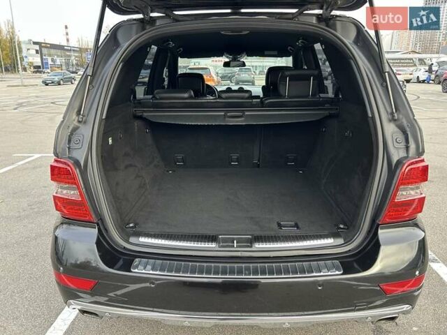 Черный Мерседес М-Класс, объемом двигателя 3.5 л и пробегом 128 тыс. км за 15200 $, фото 28 на Automoto.ua