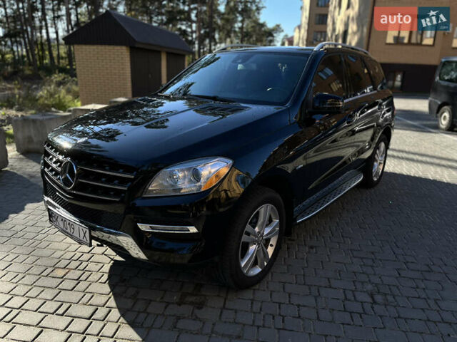 Черный Мерседес М-Класс, объемом двигателя 3 л и пробегом 260 тыс. км за 20500 $, фото 2 на Automoto.ua