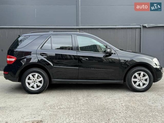 Чорний Мерседес М-Клас, об'ємом двигуна 3 л та пробігом 307 тис. км за 14750 $, фото 12 на Automoto.ua