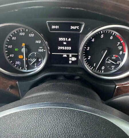 Чорний Мерседес М-Клас, об'ємом двигуна 3.5 л та пробігом 296 тис. км за 16900 $, фото 6 на Automoto.ua