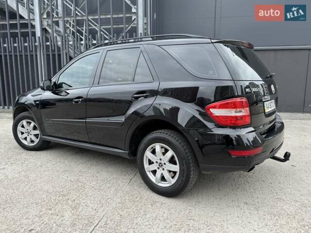 Чорний Мерседес М-Клас, об'ємом двигуна 3 л та пробігом 307 тис. км за 14750 $, фото 10 на Automoto.ua