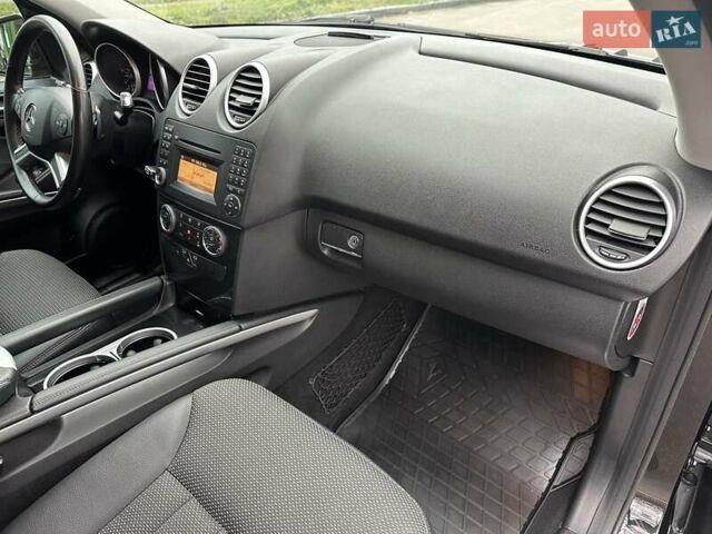 Чорний Мерседес М-Клас, об'ємом двигуна 3 л та пробігом 307 тис. км за 13800 $, фото 32 на Automoto.ua