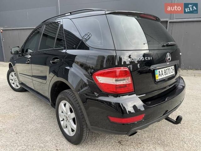 Чорний Мерседес М-Клас, об'ємом двигуна 3 л та пробігом 307 тис. км за 14750 $, фото 51 на Automoto.ua