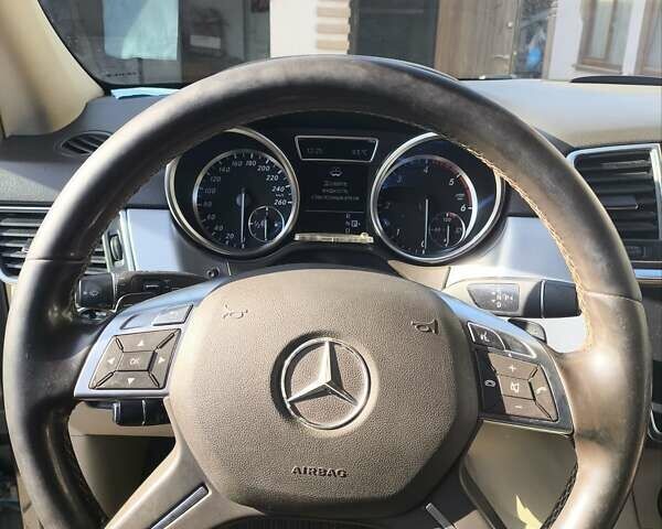 Черный Мерседес М-Класс, объемом двигателя 2.14 л и пробегом 245 тыс. км за 20000 $, фото 11 на Automoto.ua