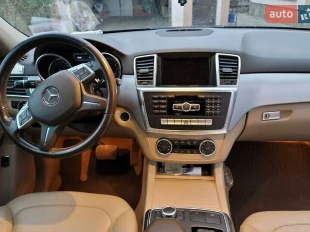 Черный Мерседес М-Класс, объемом двигателя 2.14 л и пробегом 245 тыс. км за 20000 $, фото 15 на Automoto.ua