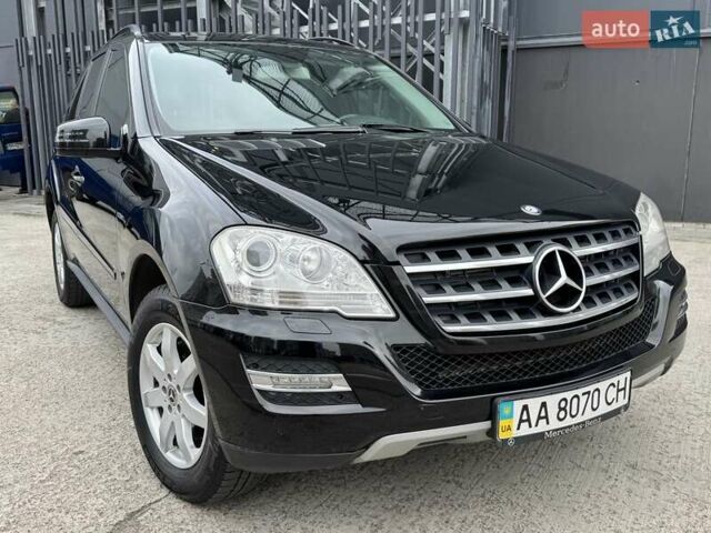 Чорний Мерседес М-Клас, об'ємом двигуна 3 л та пробігом 307 тис. км за 14750 $, фото 5 на Automoto.ua