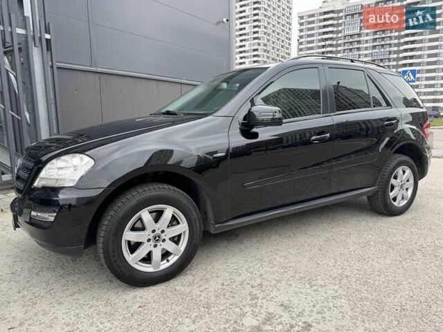 Чорний Мерседес М-Клас, об'ємом двигуна 3 л та пробігом 307 тис. км за 14750 $, фото 7 на Automoto.ua