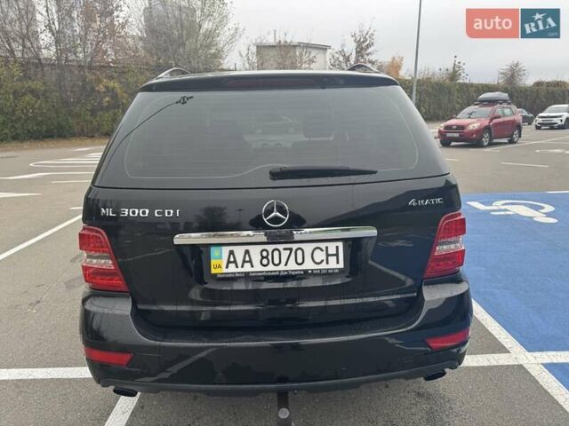 Черный Мерседес М-Класс, объемом двигателя 3 л и пробегом 307 тыс. км за 17000 $, фото 4 на Automoto.ua