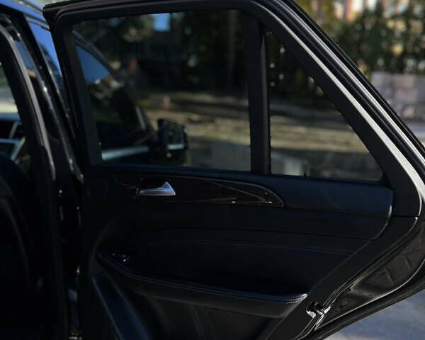 Черный Мерседес М-Класс, объемом двигателя 3 л и пробегом 260 тыс. км за 20500 $, фото 11 на Automoto.ua