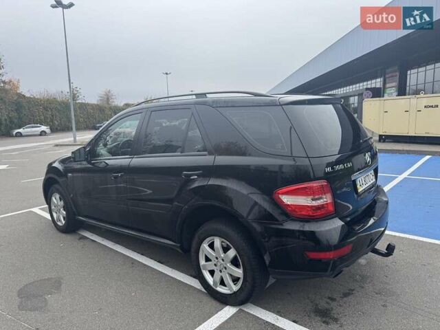 Черный Мерседес М-Класс, объемом двигателя 3 л и пробегом 307 тыс. км за 17000 $, фото 3 на Automoto.ua