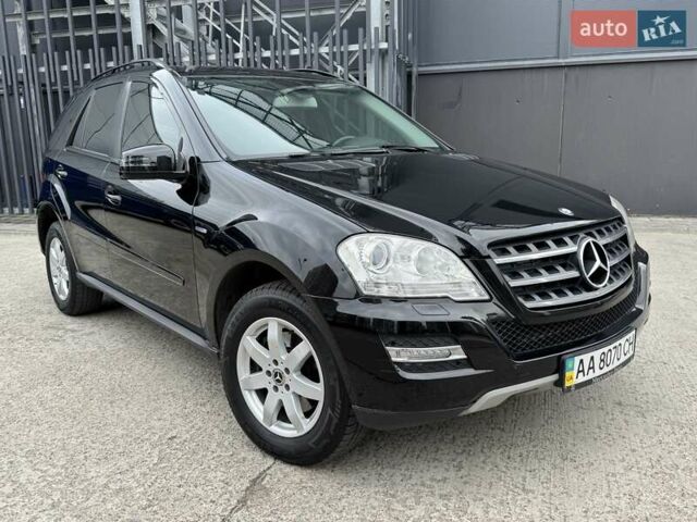 Чорний Мерседес М-Клас, об'ємом двигуна 3 л та пробігом 307 тис. км за 14750 $, фото 3 на Automoto.ua