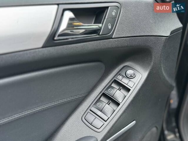 Чорний Мерседес М-Клас, об'ємом двигуна 3 л та пробігом 307 тис. км за 14750 $, фото 26 на Automoto.ua