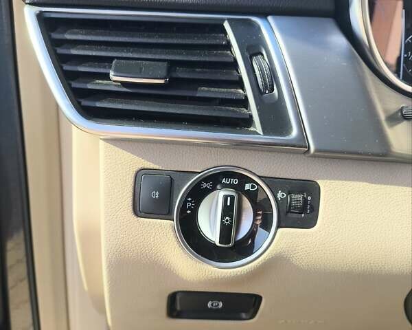 Черный Мерседес М-Класс, объемом двигателя 2.14 л и пробегом 245 тыс. км за 20000 $, фото 9 на Automoto.ua