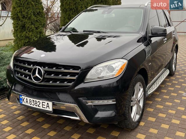 Черный Мерседес М-Класс, объемом двигателя 2.99 л и пробегом 180 тыс. км за 19000 $, фото 1 на Automoto.ua