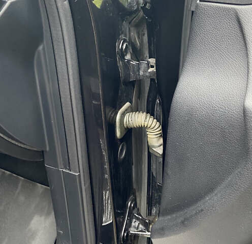 Черный Мерседес М-Класс, объемом двигателя 2.99 л и пробегом 180 тыс. км за 19000 $, фото 19 на Automoto.ua