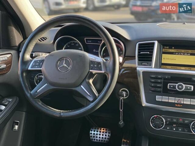 Черный Мерседес М-Класс, объемом двигателя 3 л и пробегом 145 тыс. км за 19990 $, фото 14 на Automoto.ua