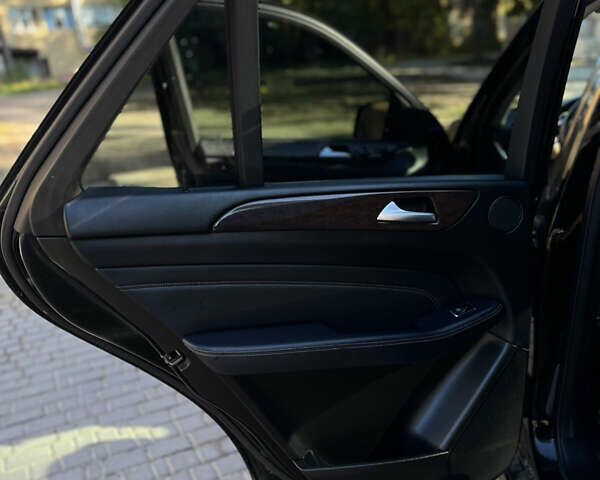 Черный Мерседес М-Класс, объемом двигателя 3 л и пробегом 260 тыс. км за 20500 $, фото 4 на Automoto.ua