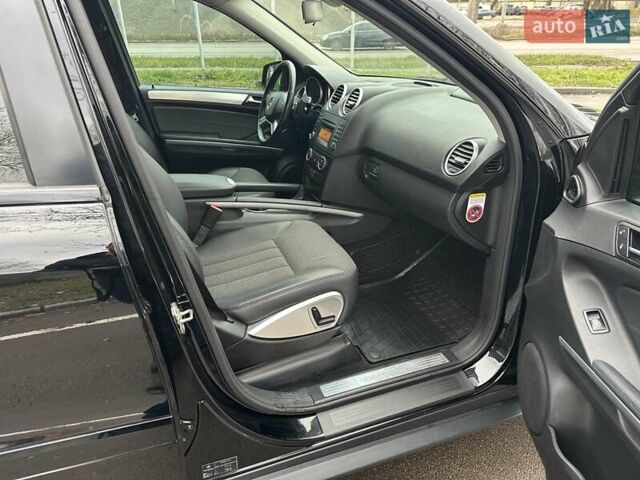 Чорний Мерседес М-Клас, об'ємом двигуна 3 л та пробігом 307 тис. км за 13800 $, фото 28 на Automoto.ua