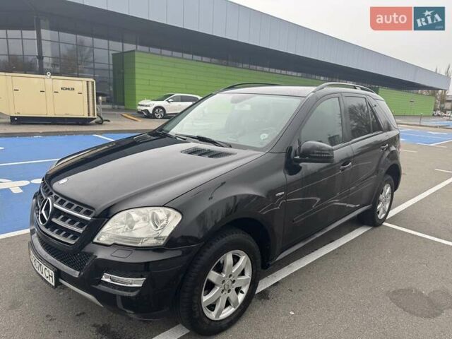 Черный Мерседес М-Класс, объемом двигателя 3 л и пробегом 307 тыс. км за 17000 $, фото 1 на Automoto.ua