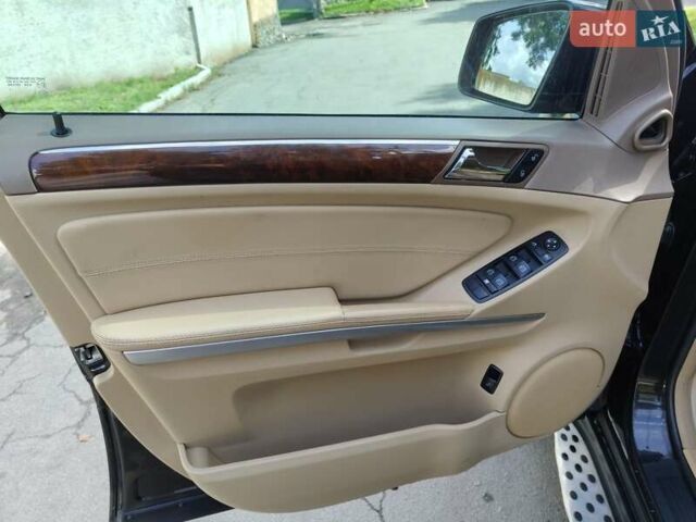 Черный Мерседес М-Класс, объемом двигателя 2.99 л и пробегом 216 тыс. км за 13500 $, фото 4 на Automoto.ua