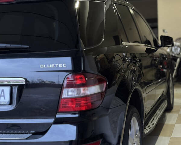 Черный Мерседес М-Класс, объемом двигателя 2.99 л и пробегом 184 тыс. км за 16000 $, фото 3 на Automoto.ua