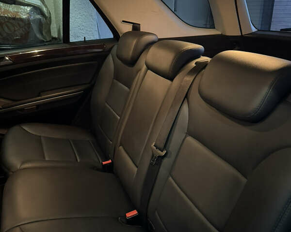 Черный Мерседес М-Класс, объемом двигателя 2.99 л и пробегом 184 тыс. км за 16000 $, фото 11 на Automoto.ua