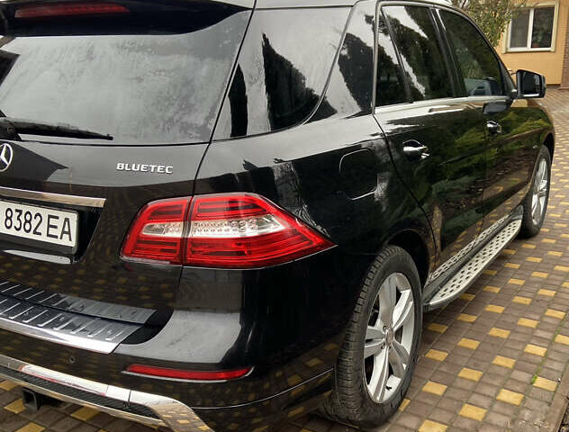 Черный Мерседес М-Класс, объемом двигателя 2.99 л и пробегом 180 тыс. км за 19000 $, фото 4 на Automoto.ua