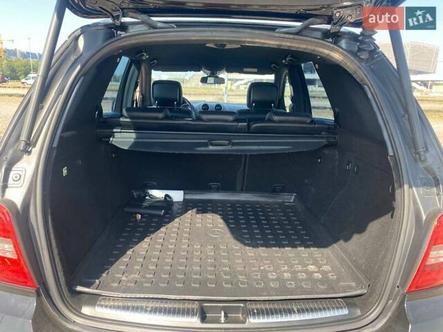 Черный Мерседес М-Класс, объемом двигателя 3.72 л и пробегом 80 тыс. км за 17999 $, фото 7 на Automoto.ua