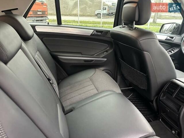 Чорний Мерседес М-Клас, об'ємом двигуна 3 л та пробігом 307 тис. км за 13800 $, фото 39 на Automoto.ua