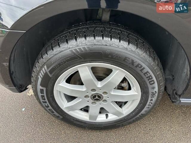 Чорний Мерседес М-Клас, об'ємом двигуна 3 л та пробігом 307 тис. км за 13800 $, фото 3 на Automoto.ua