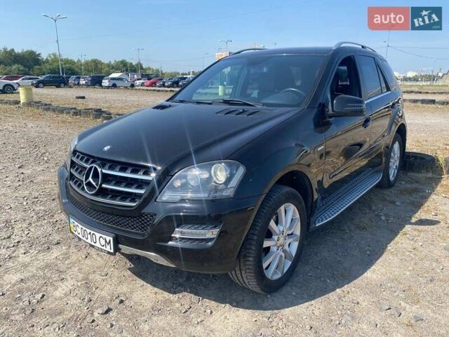 Черный Мерседес М-Класс, объемом двигателя 3.72 л и пробегом 80 тыс. км за 17999 $, фото 2 на Automoto.ua