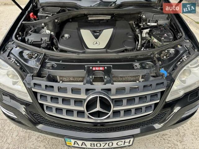 Чорний Мерседес М-Клас, об'ємом двигуна 3 л та пробігом 307 тис. км за 14750 $, фото 61 на Automoto.ua