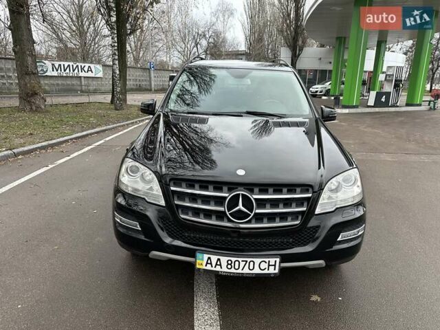 Чорний Мерседес М-Клас, об'ємом двигуна 3 л та пробігом 307 тис. км за 13800 $, фото 4 на Automoto.ua