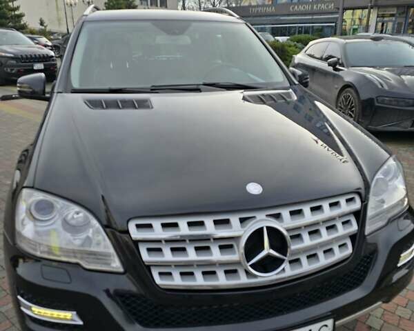 Черный Мерседес М-Класс, объемом двигателя 2.99 л и пробегом 316 тыс. км за 18600 $, фото 2 на Automoto.ua