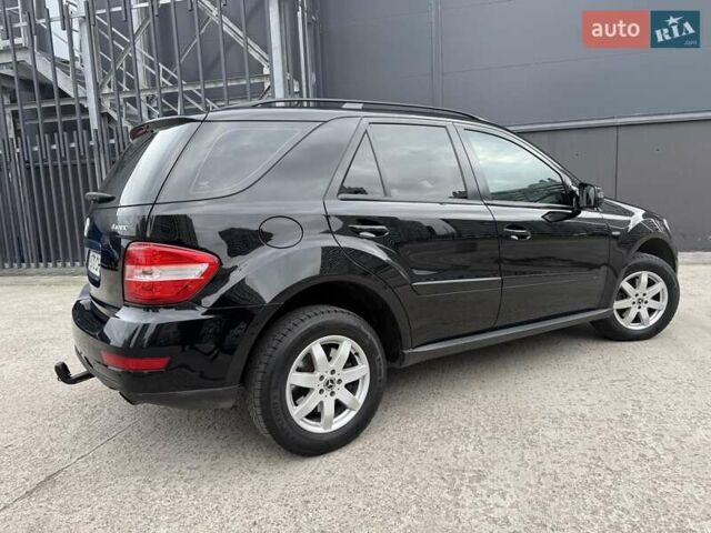 Чорний Мерседес М-Клас, об'ємом двигуна 3 л та пробігом 307 тис. км за 14750 $, фото 4 на Automoto.ua