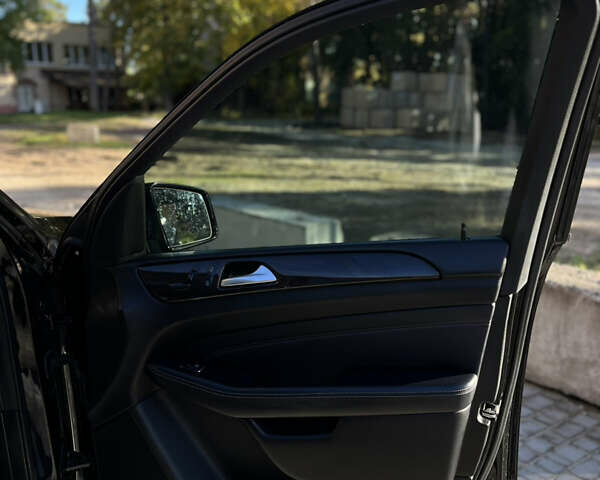 Черный Мерседес М-Класс, объемом двигателя 3 л и пробегом 260 тыс. км за 20500 $, фото 10 на Automoto.ua