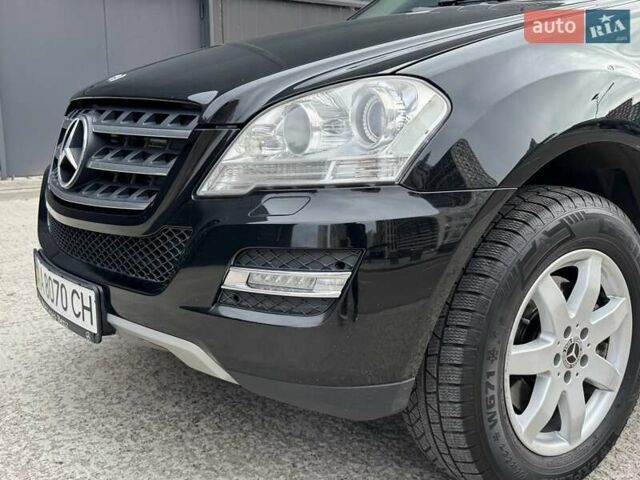 Чорний Мерседес М-Клас, об'ємом двигуна 3 л та пробігом 307 тис. км за 14750 $, фото 50 на Automoto.ua