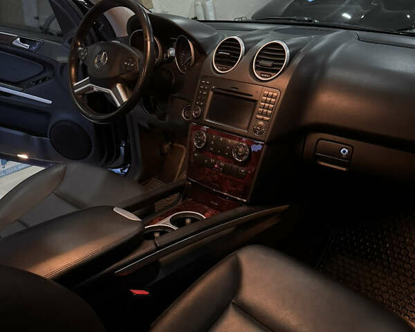 Черный Мерседес М-Класс, объемом двигателя 2.99 л и пробегом 184 тыс. км за 16000 $, фото 13 на Automoto.ua