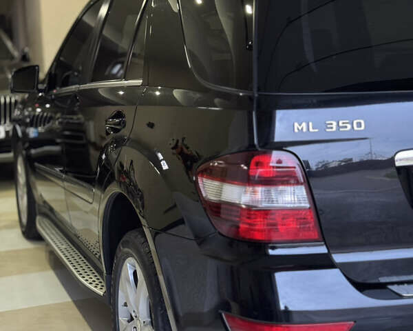 Черный Мерседес М-Класс, объемом двигателя 2.99 л и пробегом 184 тыс. км за 16000 $, фото 4 на Automoto.ua