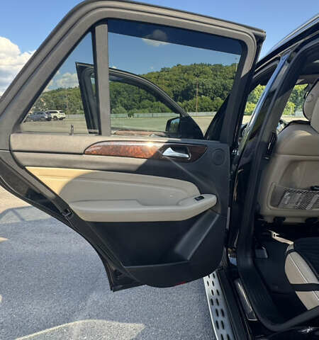 Чорний Мерседес М-Клас, об'ємом двигуна 3.5 л та пробігом 296 тис. км за 16900 $, фото 4 на Automoto.ua