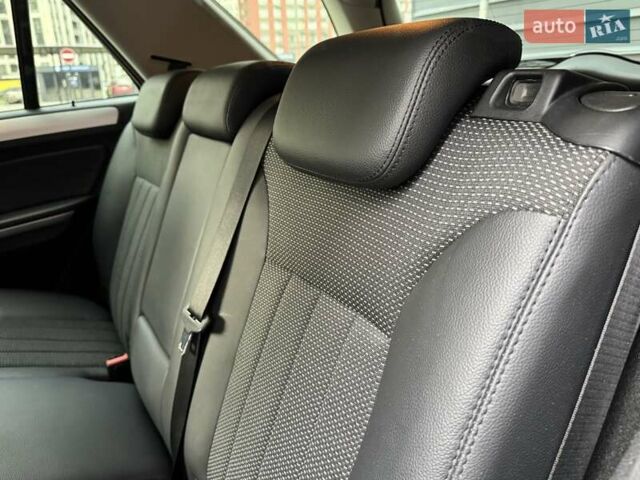 Чорний Мерседес М-Клас, об'ємом двигуна 3 л та пробігом 307 тис. км за 14750 $, фото 31 на Automoto.ua