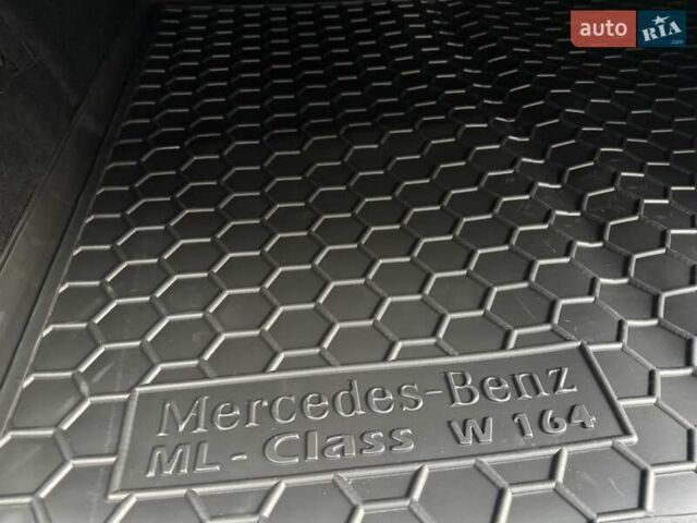 Чорний Мерседес М-Клас, об'ємом двигуна 3 л та пробігом 307 тис. км за 14750 $, фото 35 на Automoto.ua