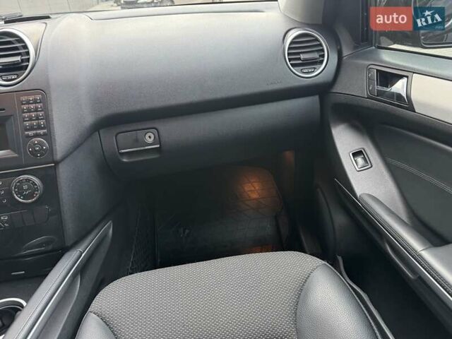 Чорний Мерседес М-Клас, об'ємом двигуна 3 л та пробігом 307 тис. км за 14750 $, фото 24 на Automoto.ua