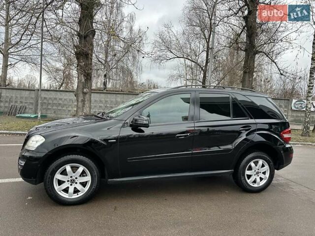 Чорний Мерседес М-Клас, об'ємом двигуна 3 л та пробігом 307 тис. км за 13800 $, фото 2 на Automoto.ua